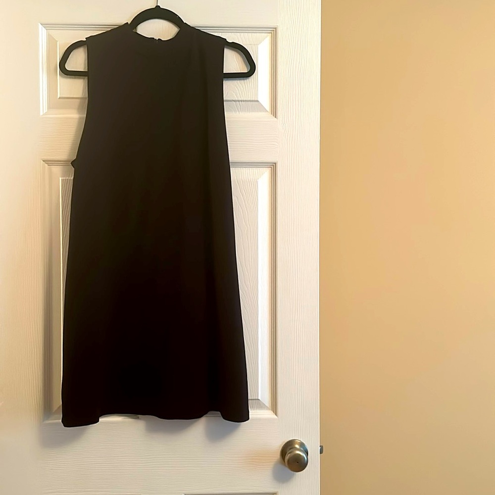 Black sleeveless dress